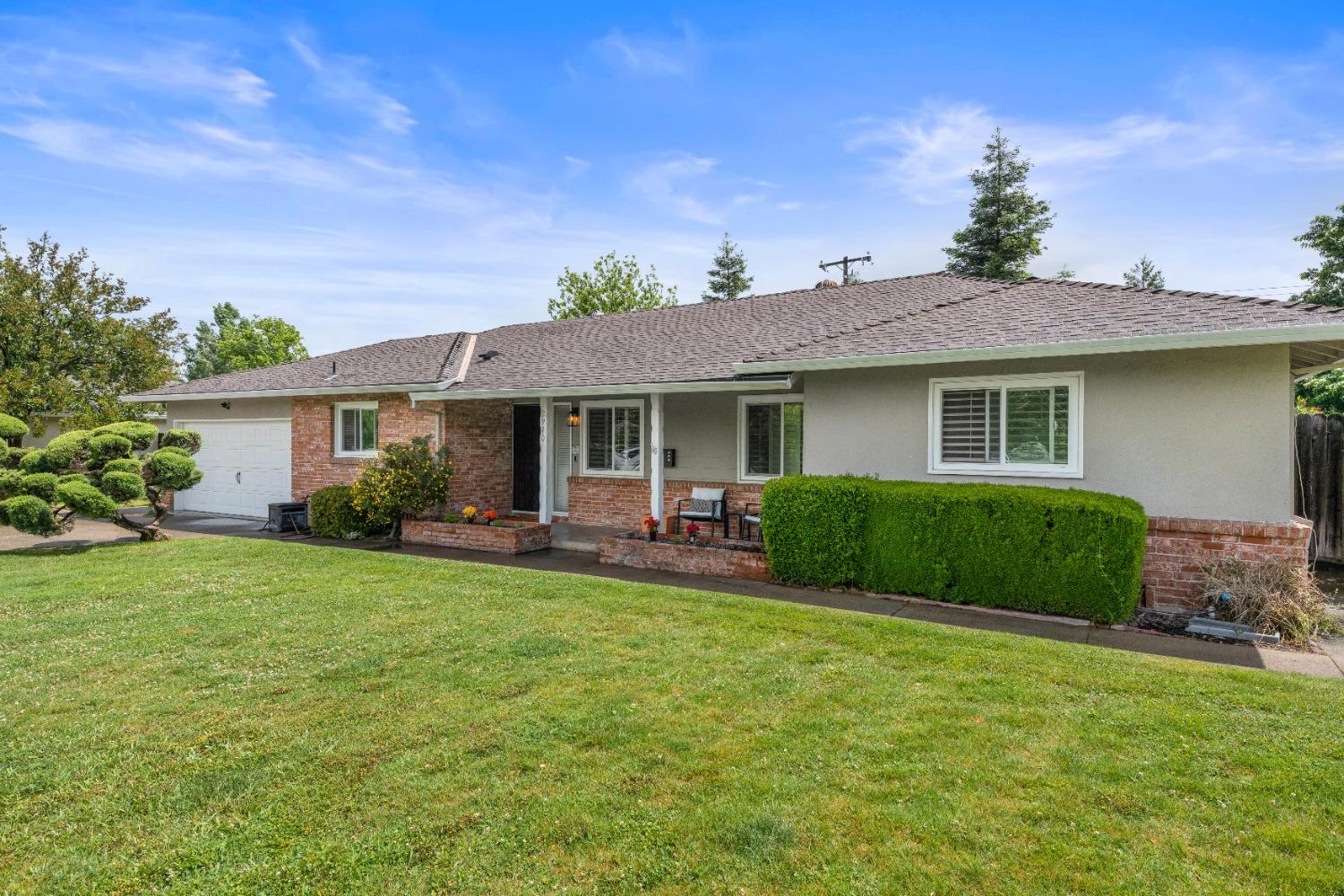 Photo of 2940 Montclaire St in Sacramento, CA