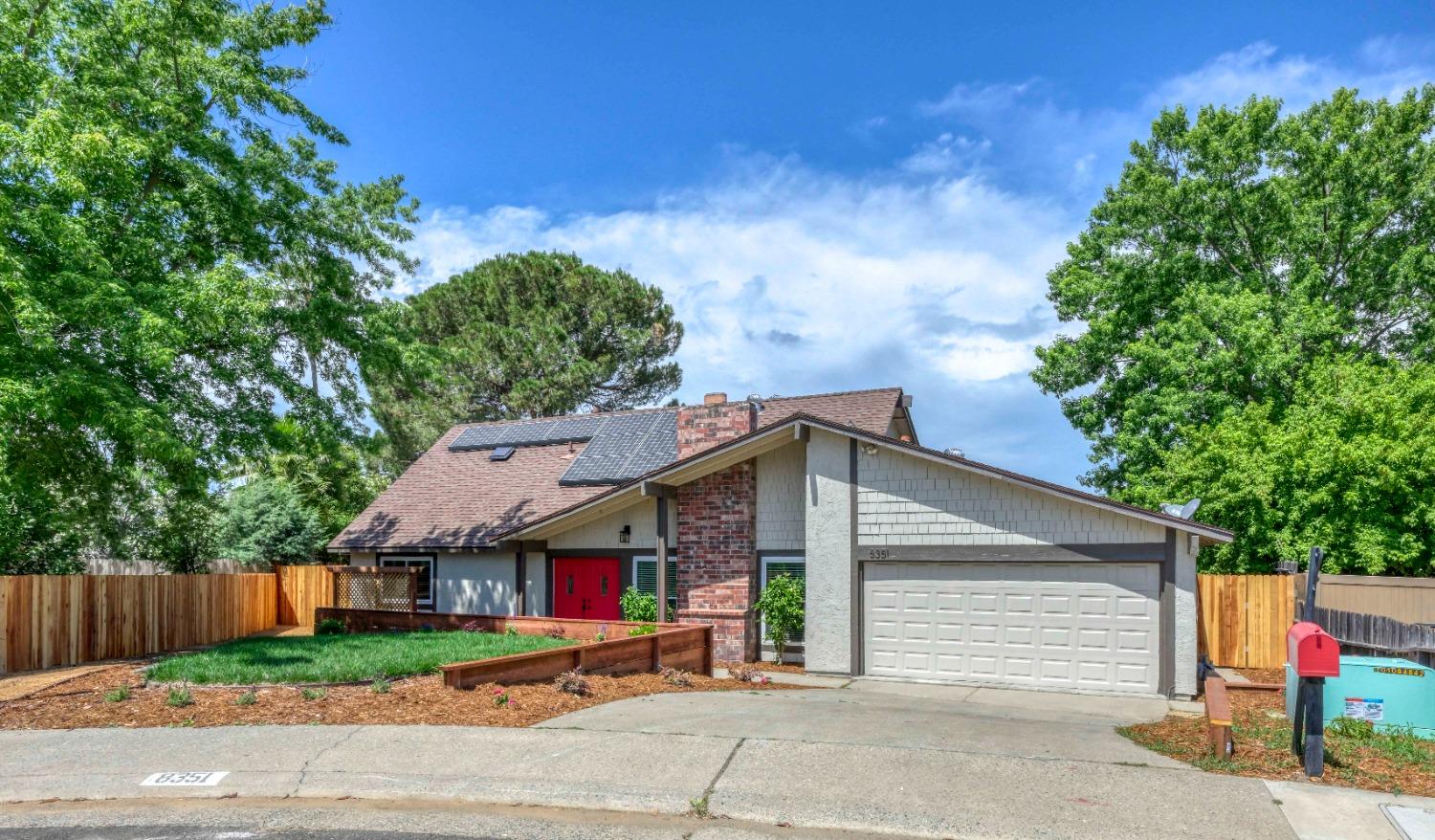 Photo of 8351 Carrick Ct in Citrus Heights, CA