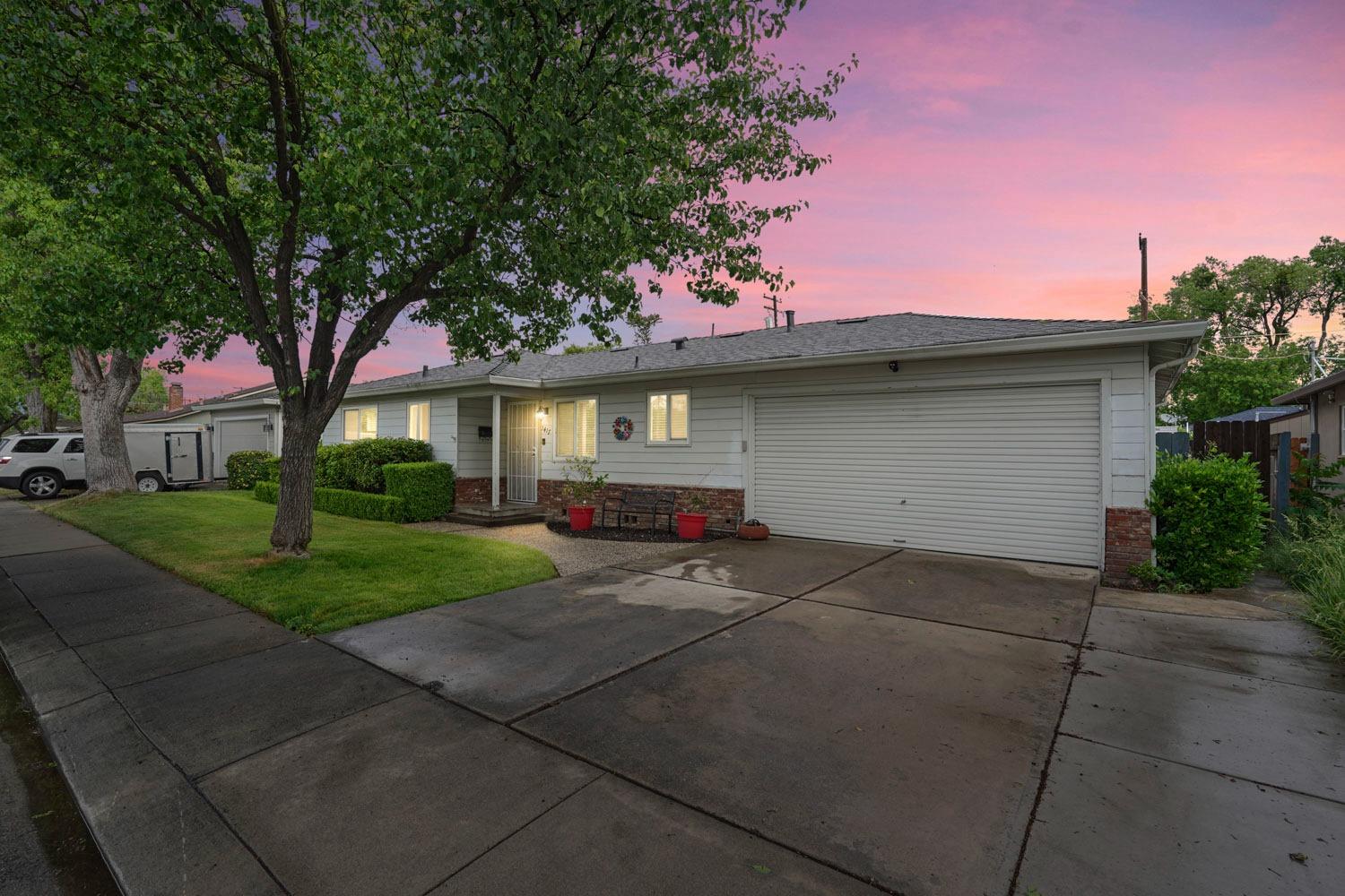 Photo of 1417 Ashwood Dr Dr in Modesto, CA