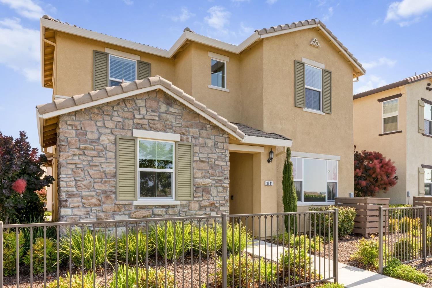 Photo of 3841 Miners Ravine Dr in Roseville, CA