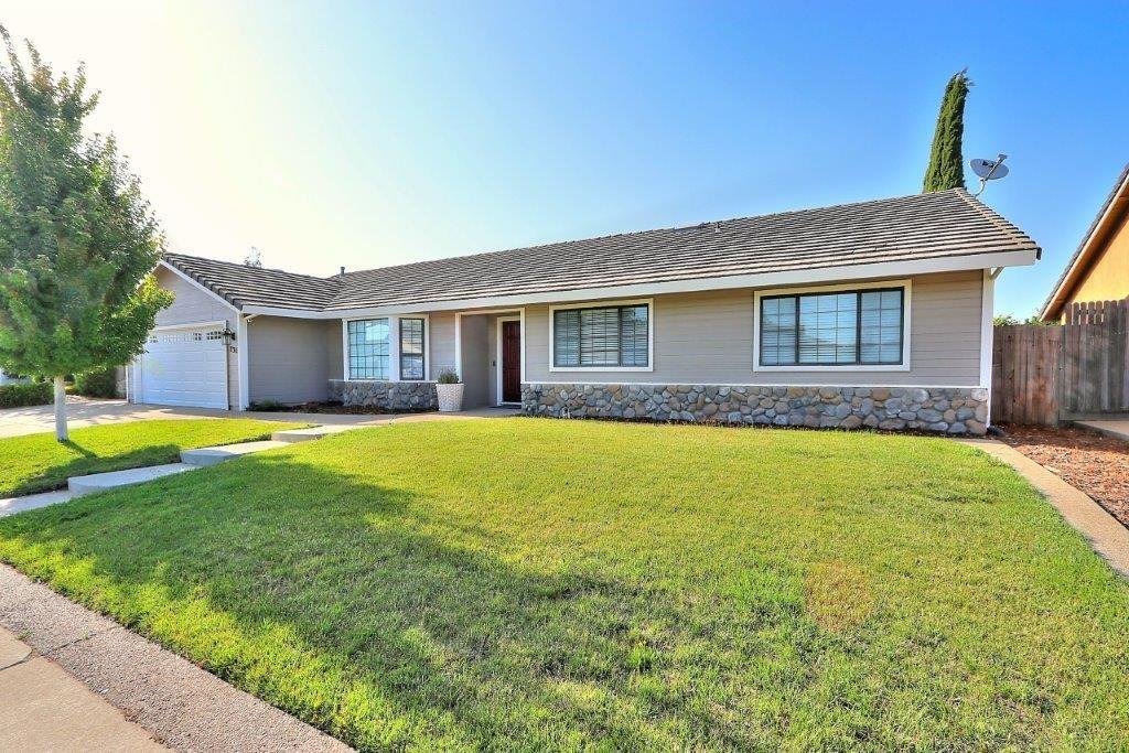 Photo of 731 Adare Wy in Galt, CA