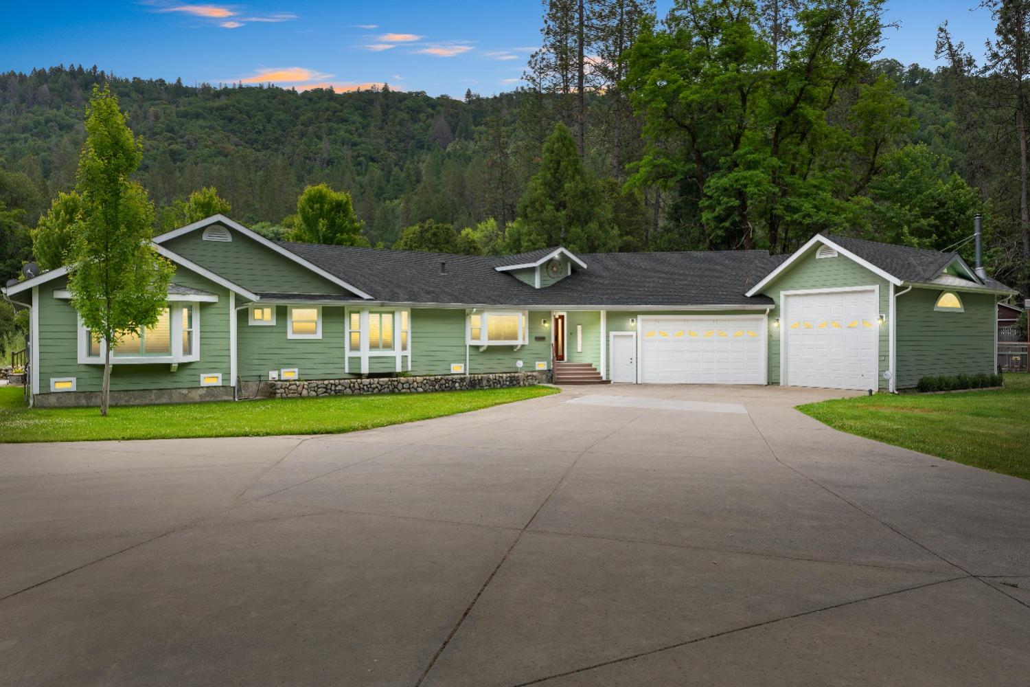 Photo of 14106 Moonshine Rd in Camptonville, CA