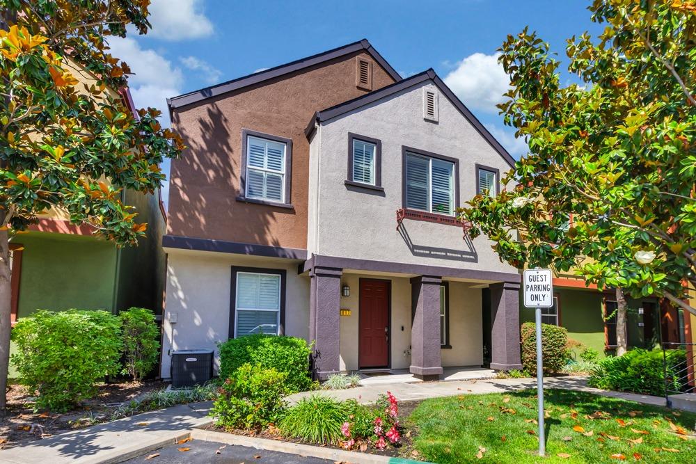 Photo of 817 Sinter Ln in West Sacramento, CA