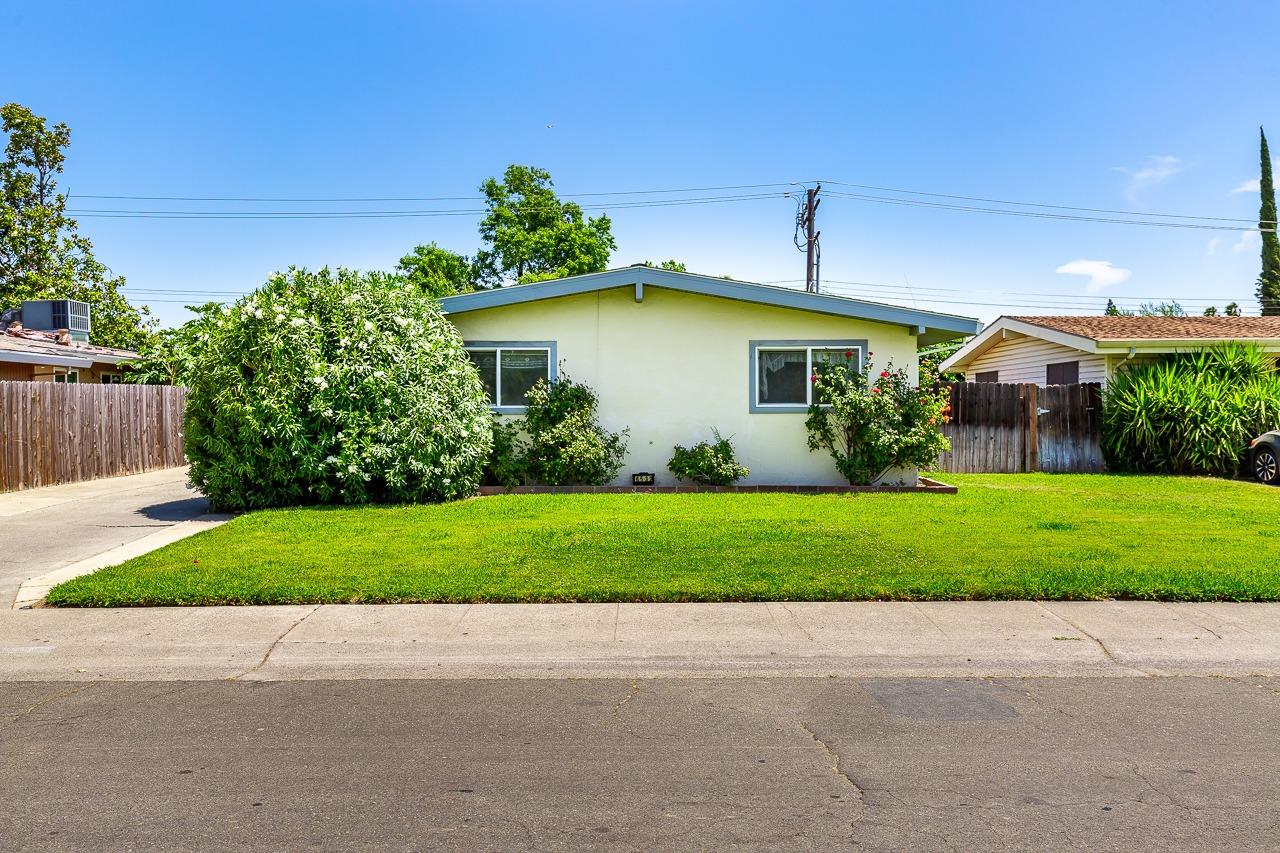 Photo of 6532 La Cienega Dr in North Highlands, CA
