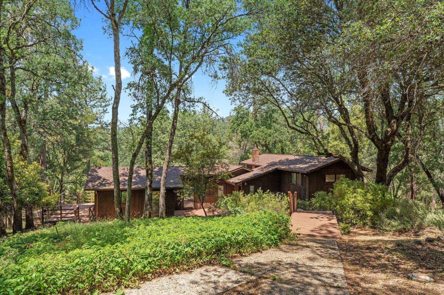 Photo of 5660 Stanley Dr in Auburn, CA