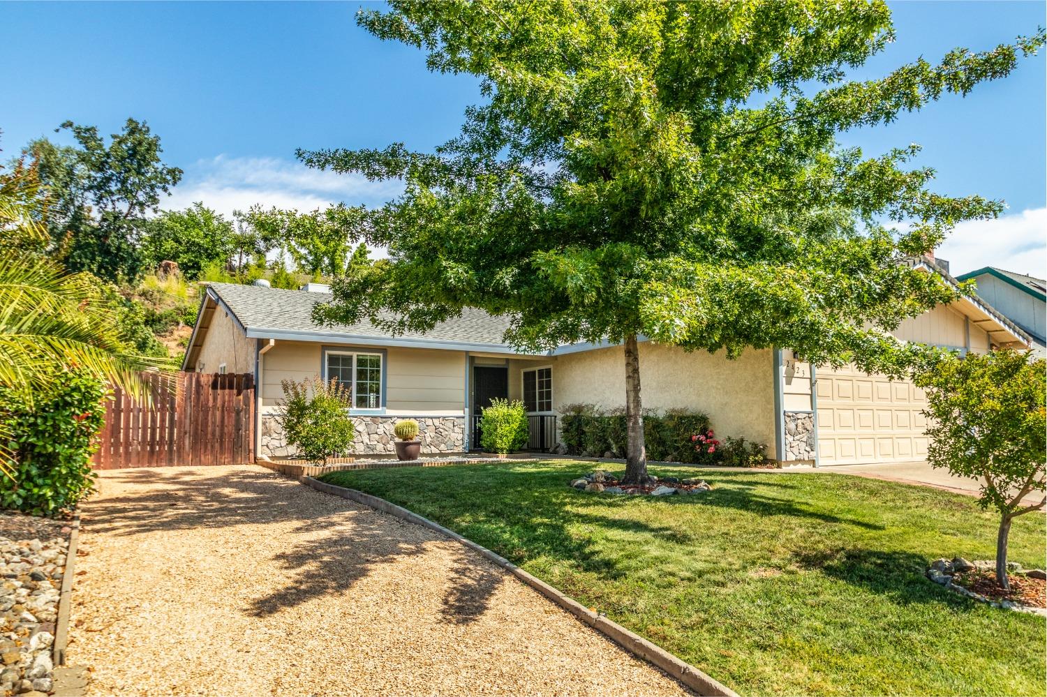 Photo of 2423 Pinnacles Dr in Rocklin, CA