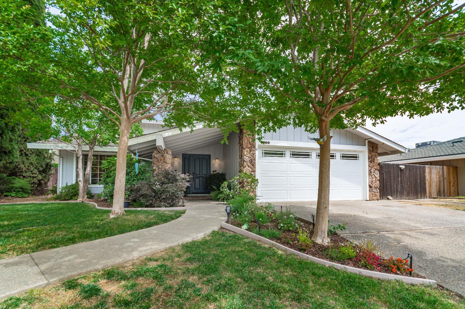 Photo of 4000 Coppertree Wy in Sacramento, CA