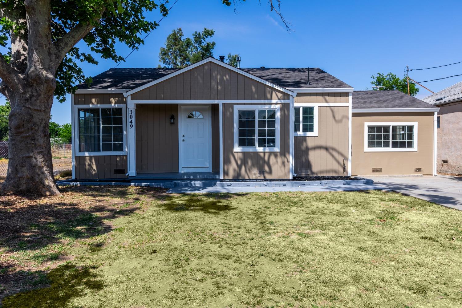 Photo of 3049 Clay St in Sacramento, CA