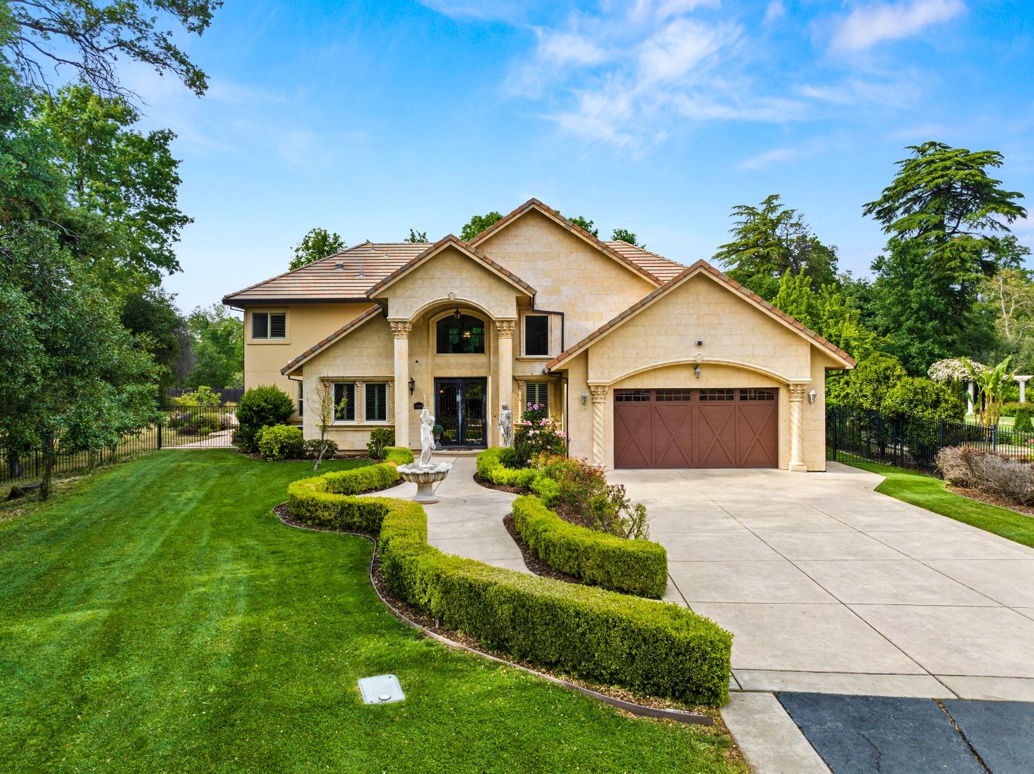Photo of 3850 Venice Pl in Carmichael, CA