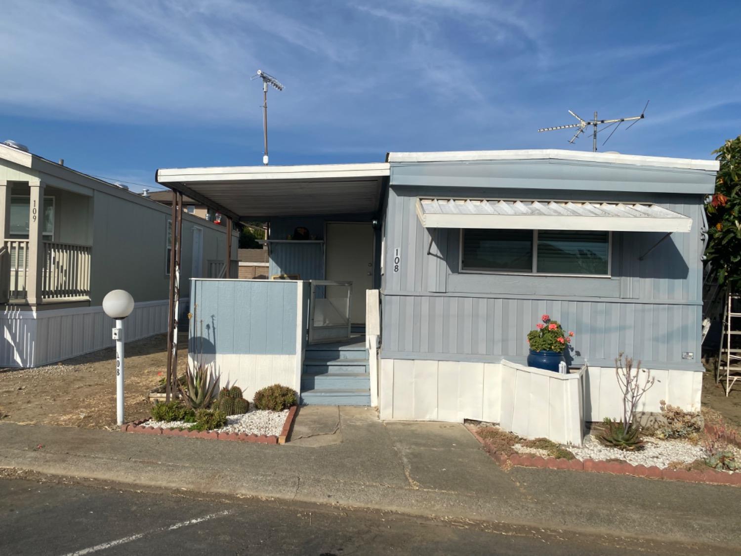 Photo of 108 Hedy Ln in Davis, CA