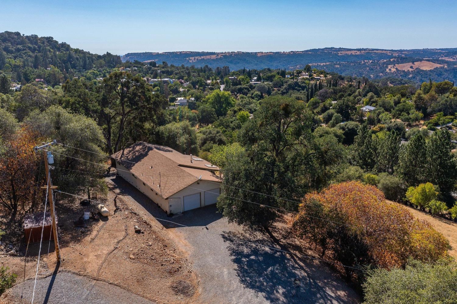 Photo of 8664 E Center St in Mokelumne Hill, CA