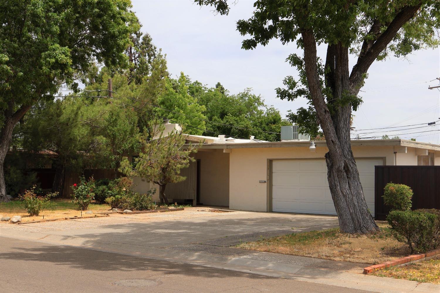 Photo of 3704 Brownson St in Sacramento, CA
