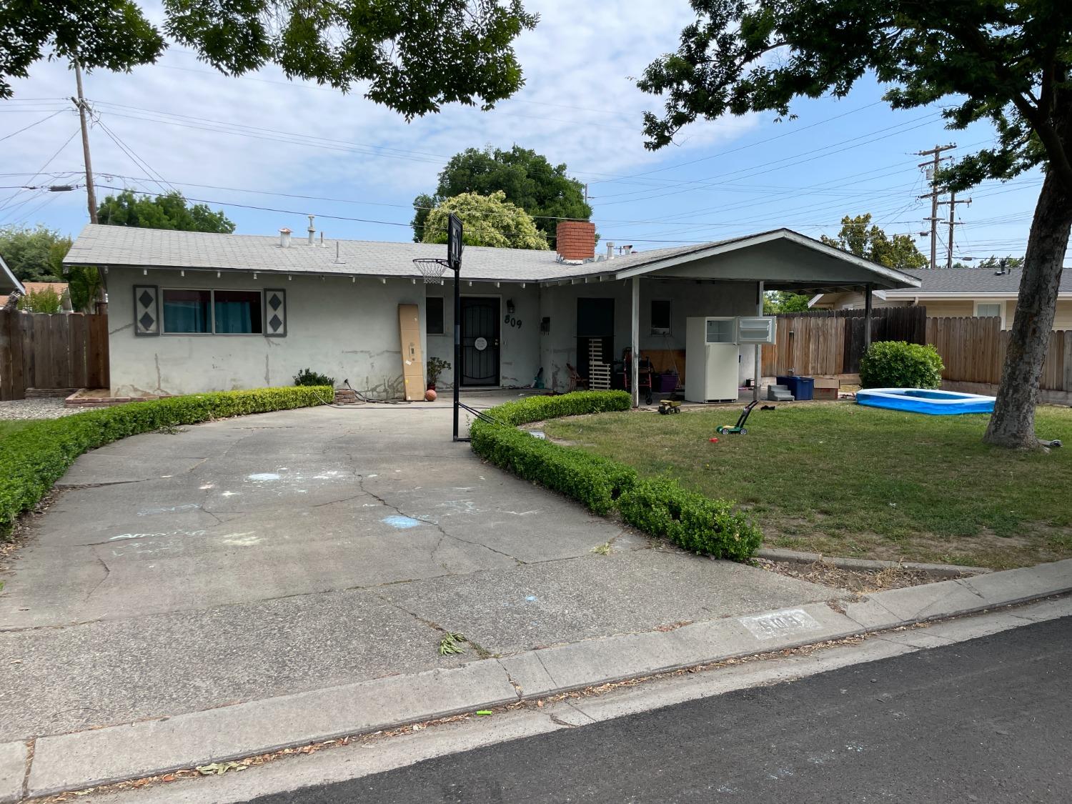 Photo of 809 Whittier Ave in Modesto, CA