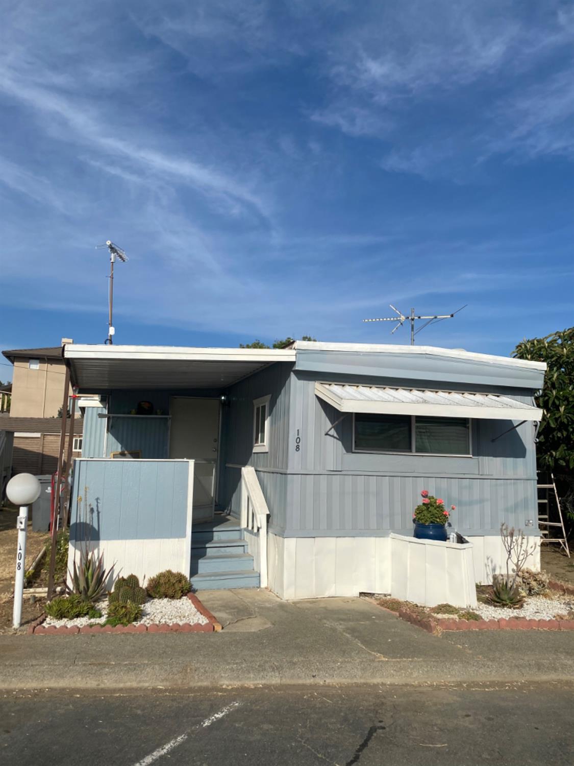 Photo of 108 Hedy Ln in Davis, CA