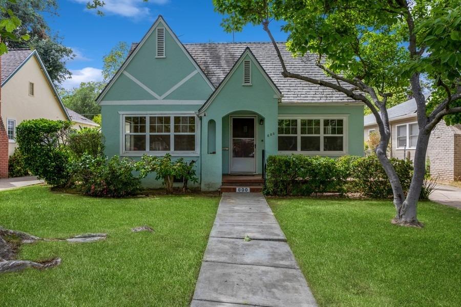 Photo of 600 36th St in Sacramento, CA