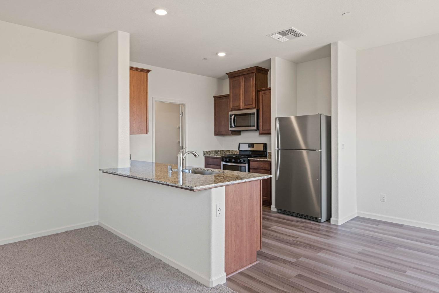 Detail Gallery Image 4 of 13 For 10501 Santana Ln, Stockton,  CA 95212 - 3 Beds | 2 Baths