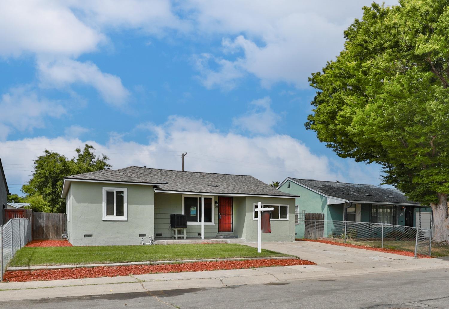 Photo of 1419 Dickson St in Sacramento, CA