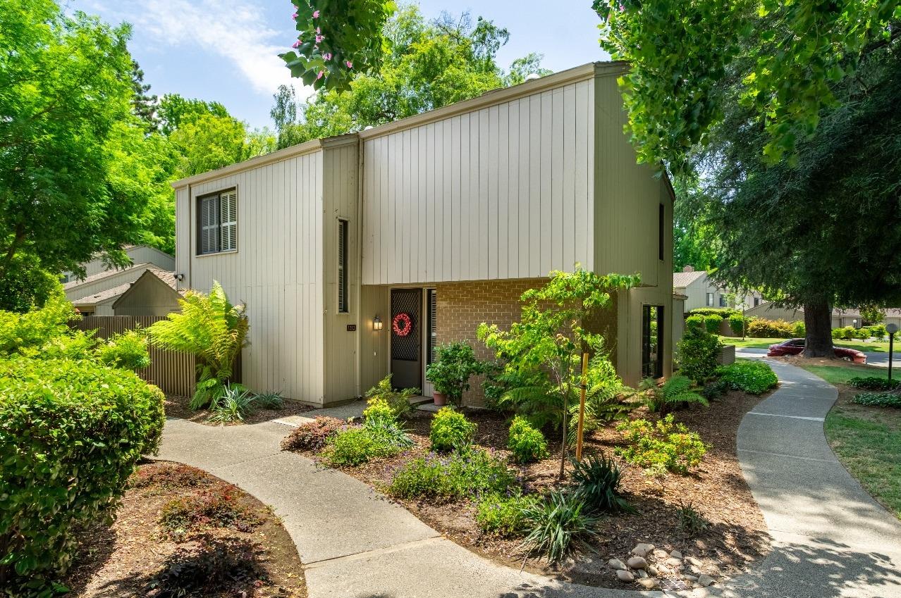 Photo of 1212 Vanderbilt Wy in Sacramento, CA