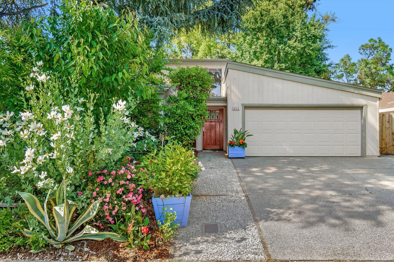 Photo of 653 Bianco Ct in Davis, CA