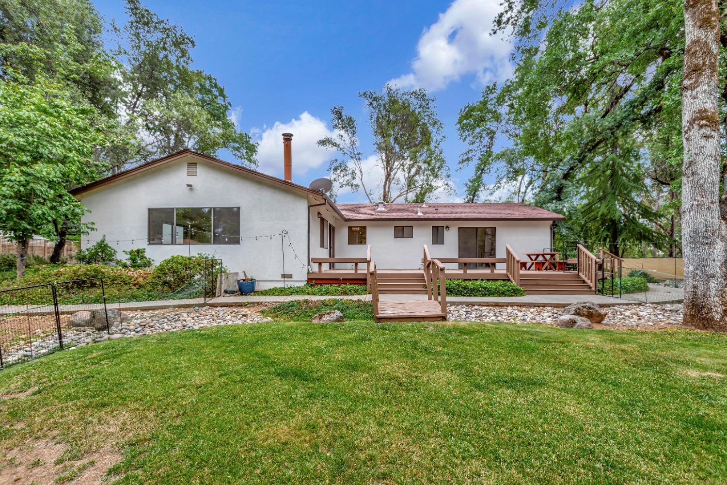 Photo of 5760 Stanley Dr in Auburn, CA