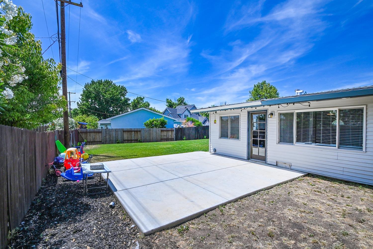 Photo of 1008 Sunset Dr in Roseville, CA