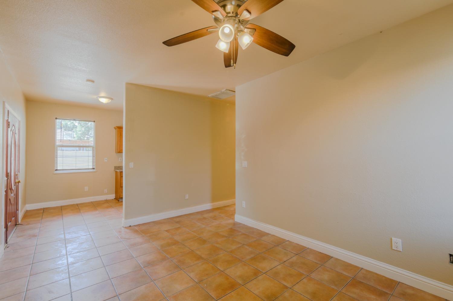 Detail Gallery Image 9 of 60 For 3217 N E St, Stockton,  CA 95205 - 3 Beds | 2 Baths