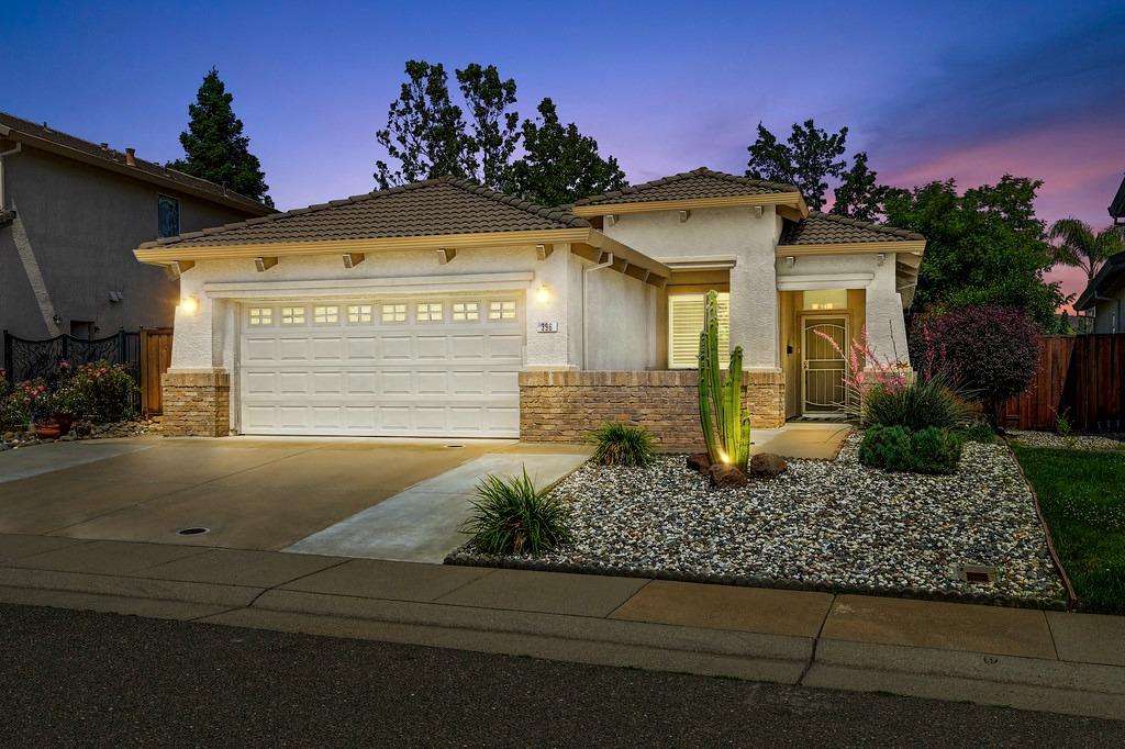 Photo of 396 Illsley Wy in Folsom, CA