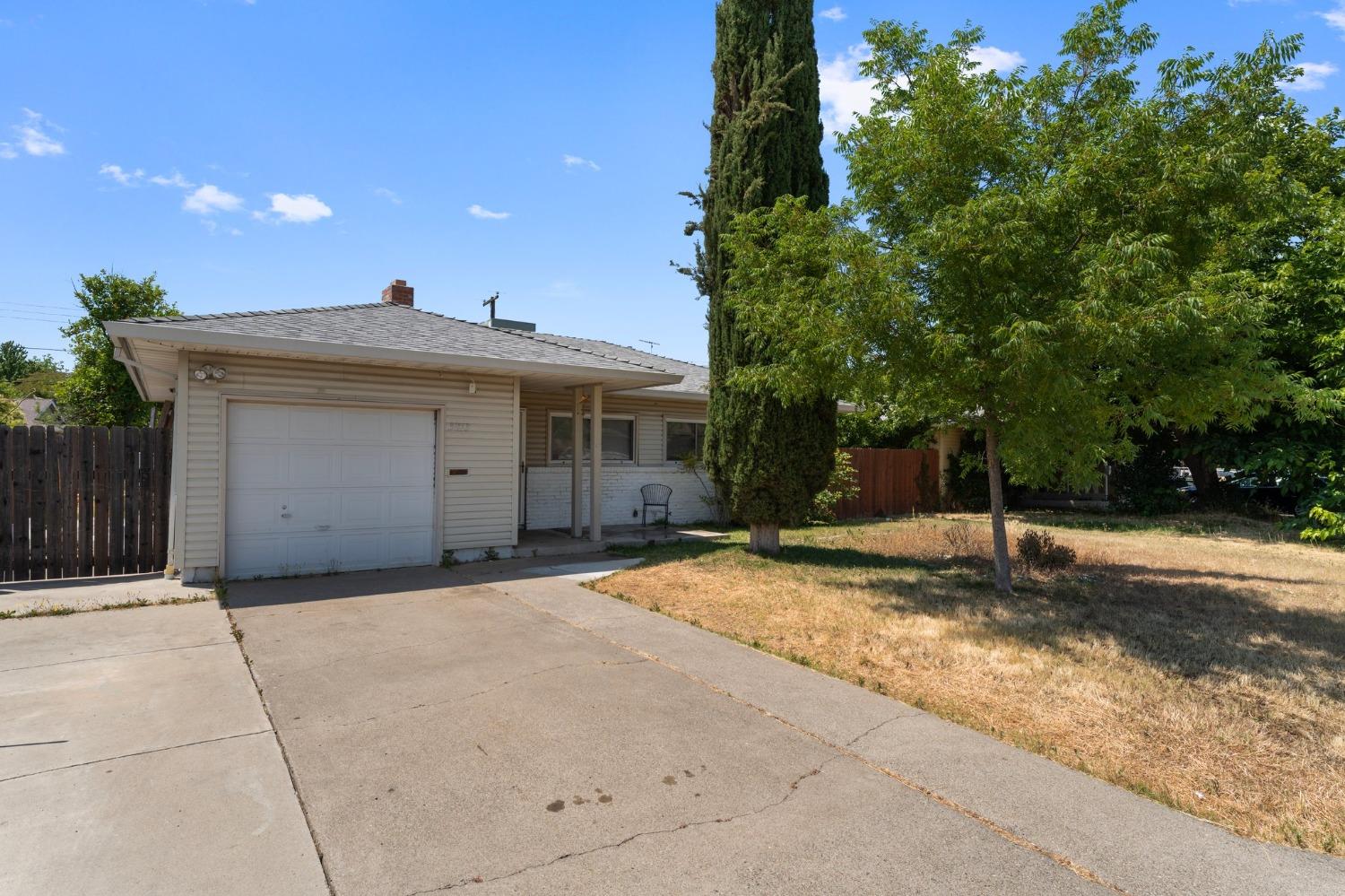 Photo of 5813 Georgia Dr in North Highlands, CA