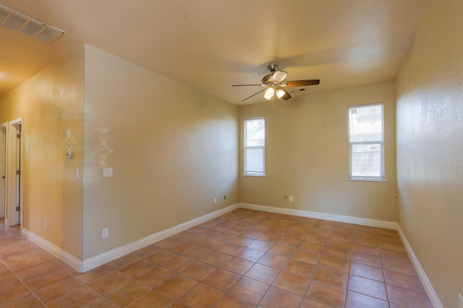 Detail Gallery Image 7 of 60 For 3217 N E St, Stockton,  CA 95205 - 3 Beds | 2 Baths