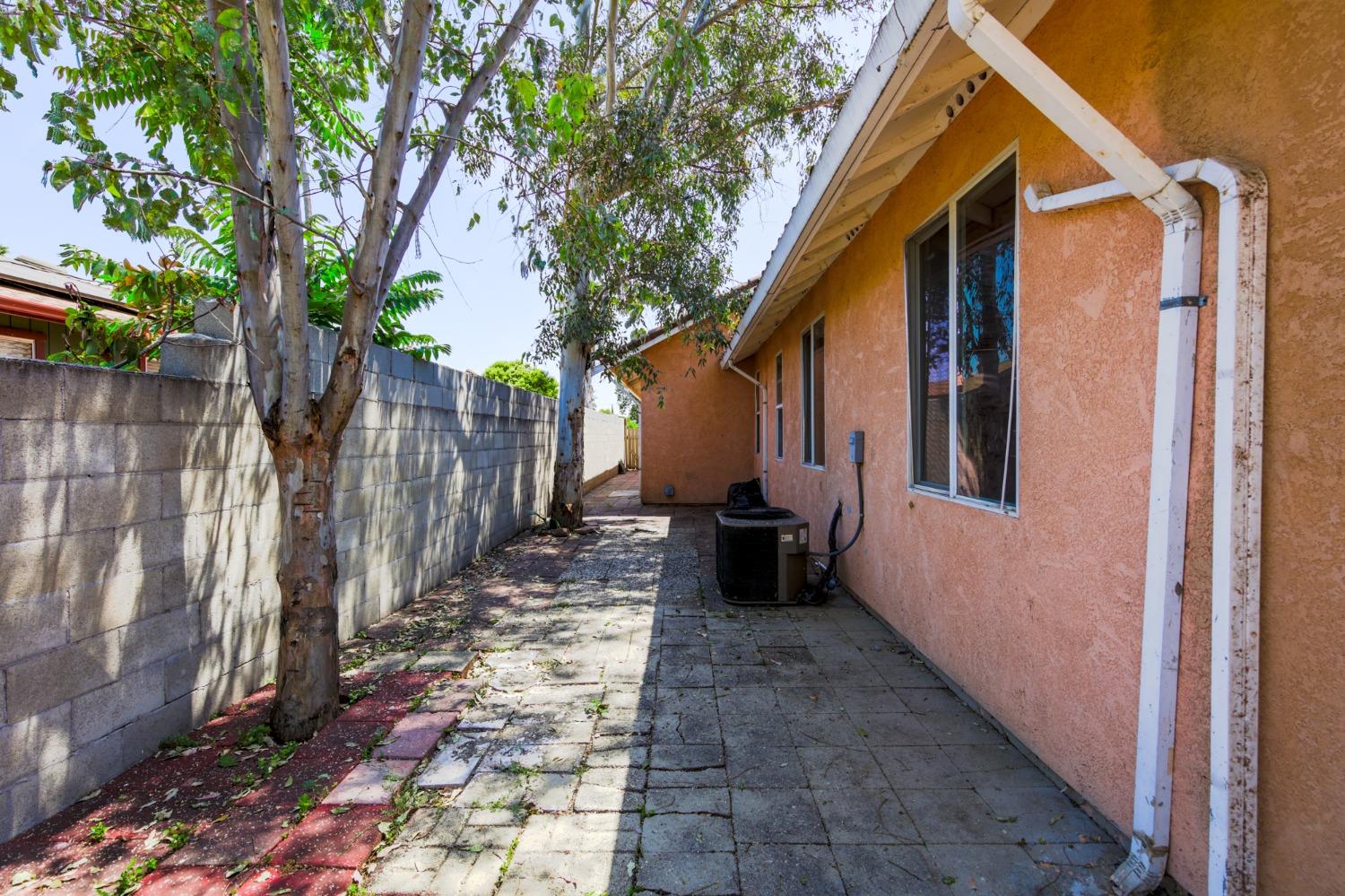Detail Gallery Image 23 of 60 For 3217 N E St, Stockton,  CA 95205 - 3 Beds | 2 Baths