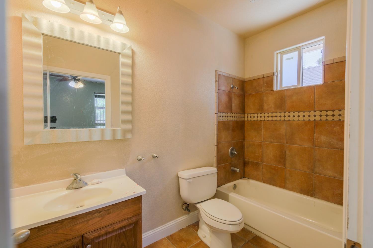 Detail Gallery Image 20 of 60 For 3217 N E St, Stockton,  CA 95205 - 3 Beds | 2 Baths