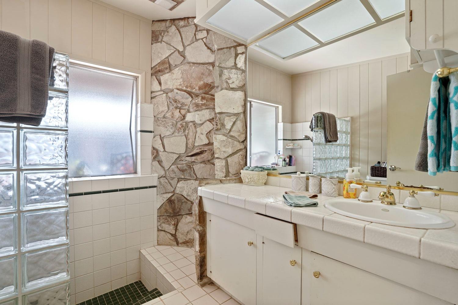 Detail Gallery Image 20 of 46 For 7720 Parkwoods Dr, Stockton,  CA 95207 - 3 Beds | 2/1 Baths