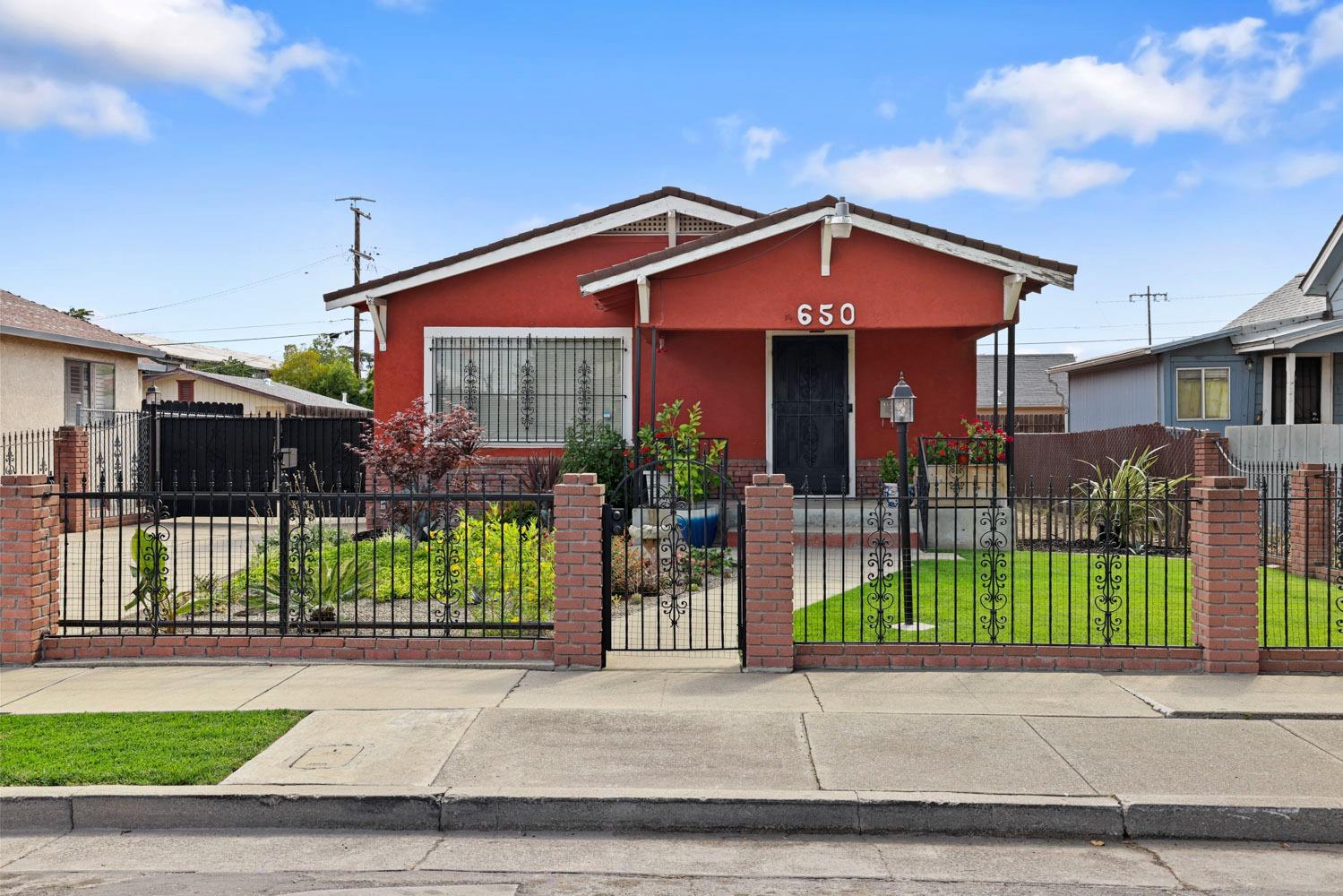 Detail Gallery Image 1 of 1 For 650 S Filbert St, Stockton,  CA 95205 - 3 Beds | 2 Baths