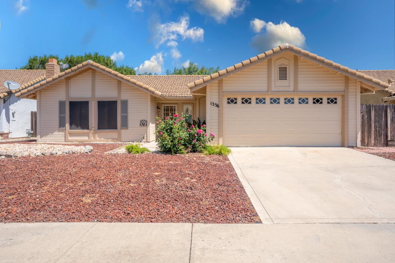 Detail Gallery Image 1 of 1 For 1336 Chukar St, Los Banos,  CA 93635 - 2 Beds | 2 Baths