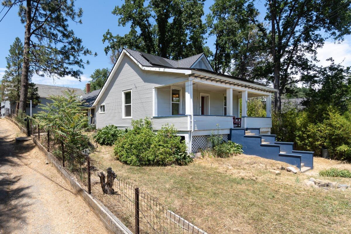 Photo of 811 High St in Placerville, CA