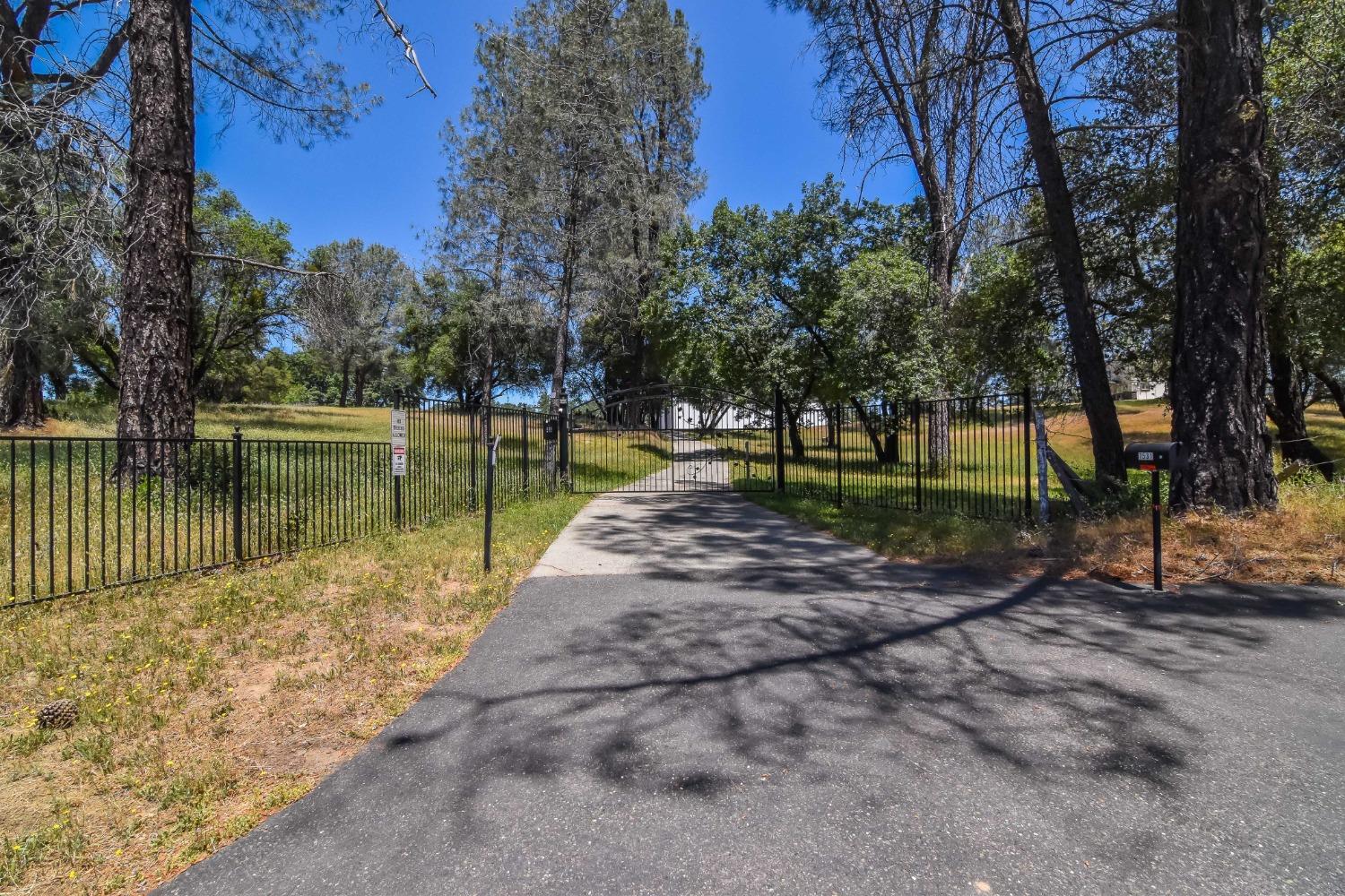 Photo of 7531 Fairplay Rd in Somerset, CA