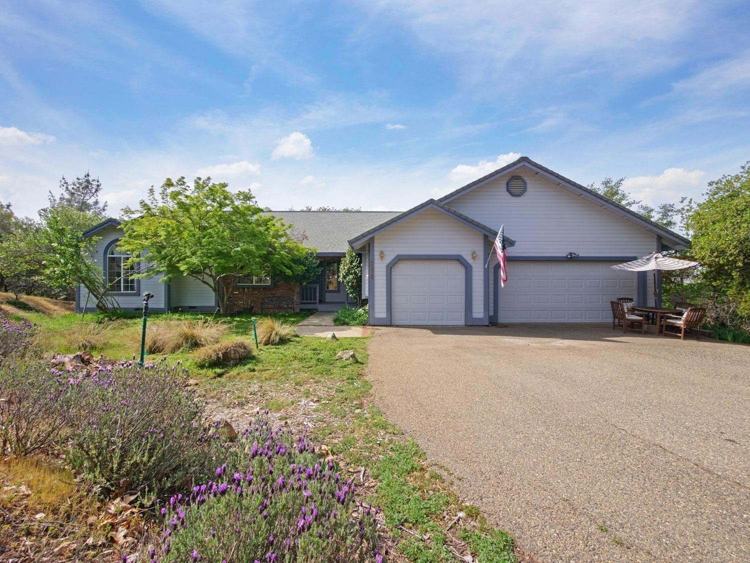 Photo of 2076 Bogus Point Ct in Cool, CA