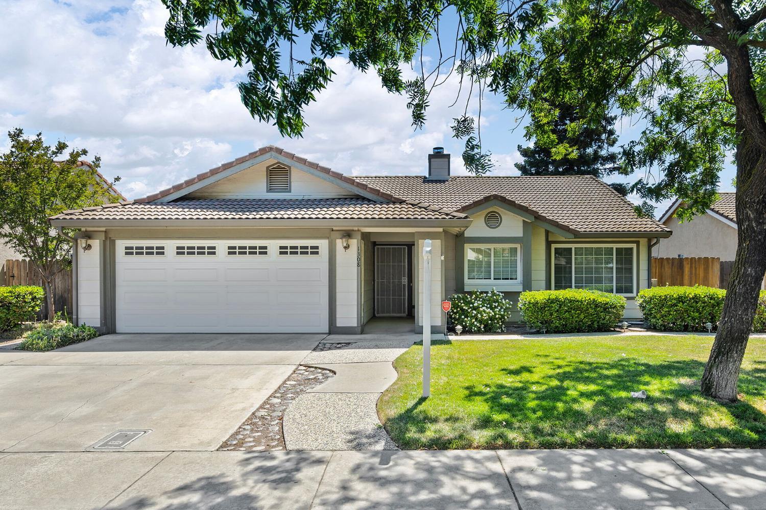 Detail Gallery Image 1 of 1 For 1308 October Way, Modesto,  CA 95358 - 4 Beds | 2 Baths