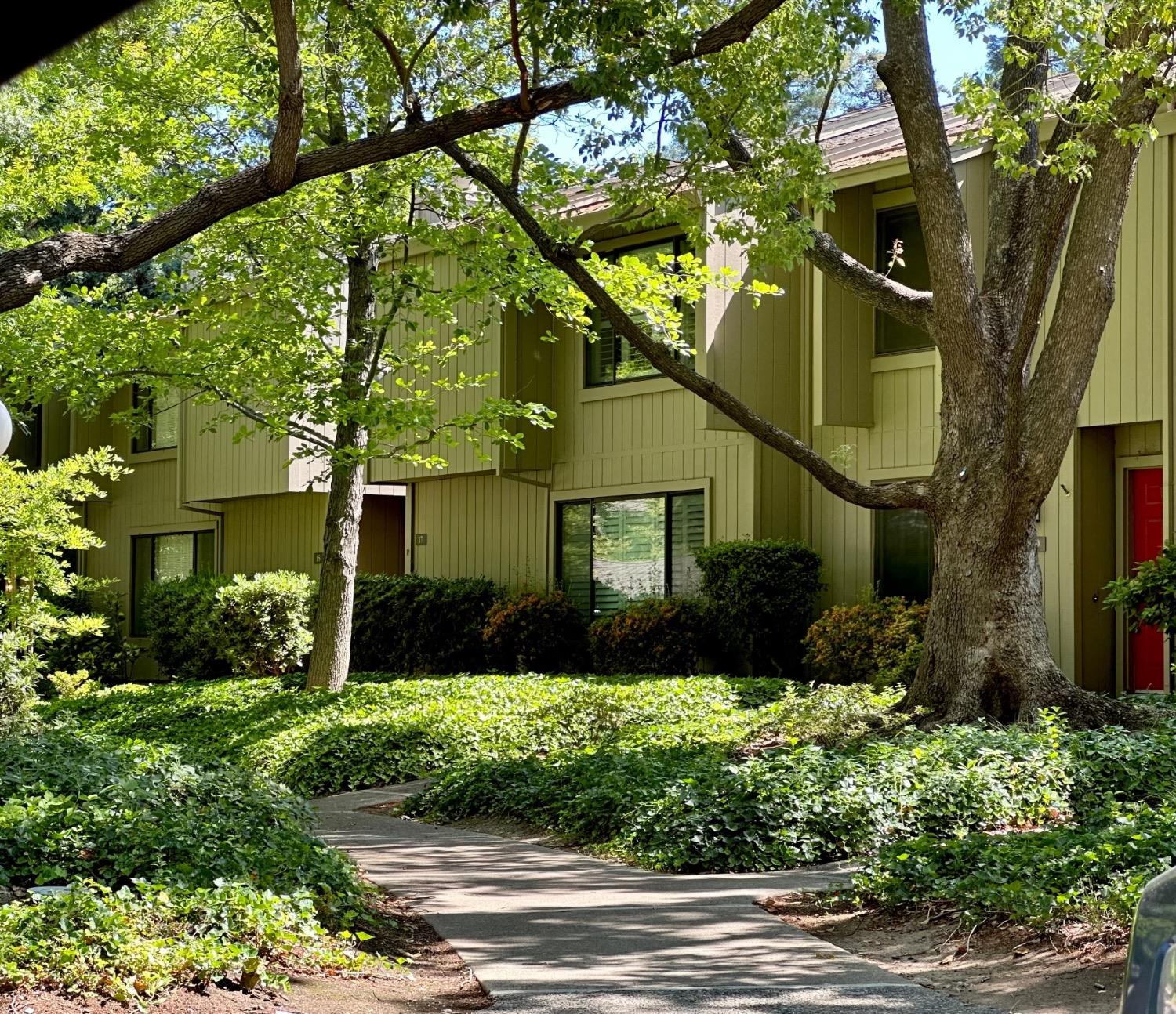 Photo of 17 Adelphi Ct in Sacramento, CA
