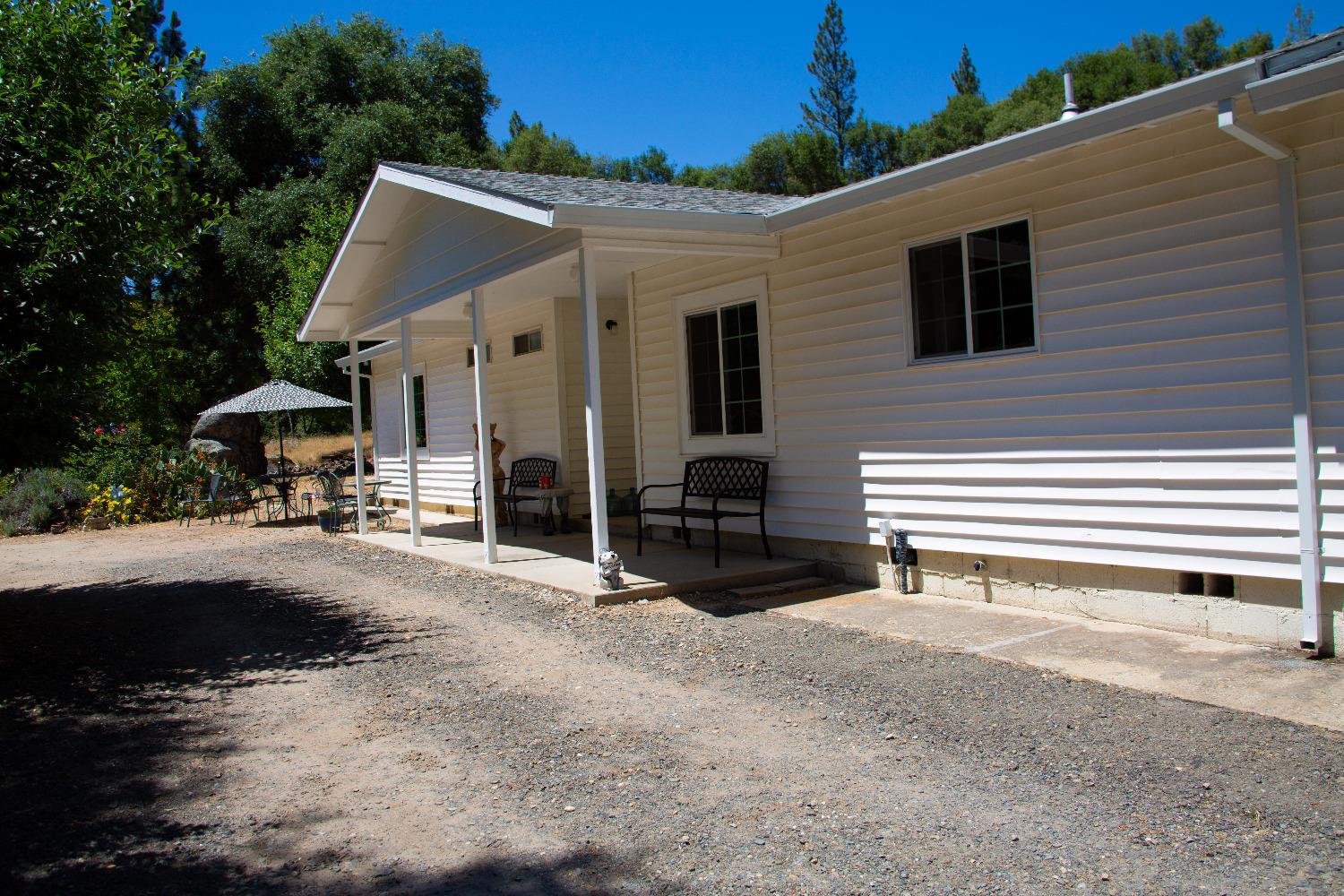 Photo of 6192 Dean Rd in Somerset, CA