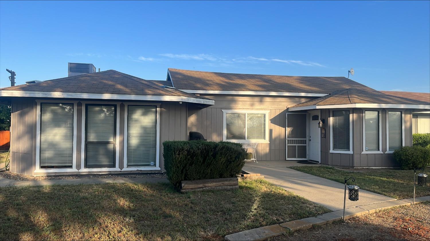 Photo of 13020 Cherokee Ln in Galt, CA
