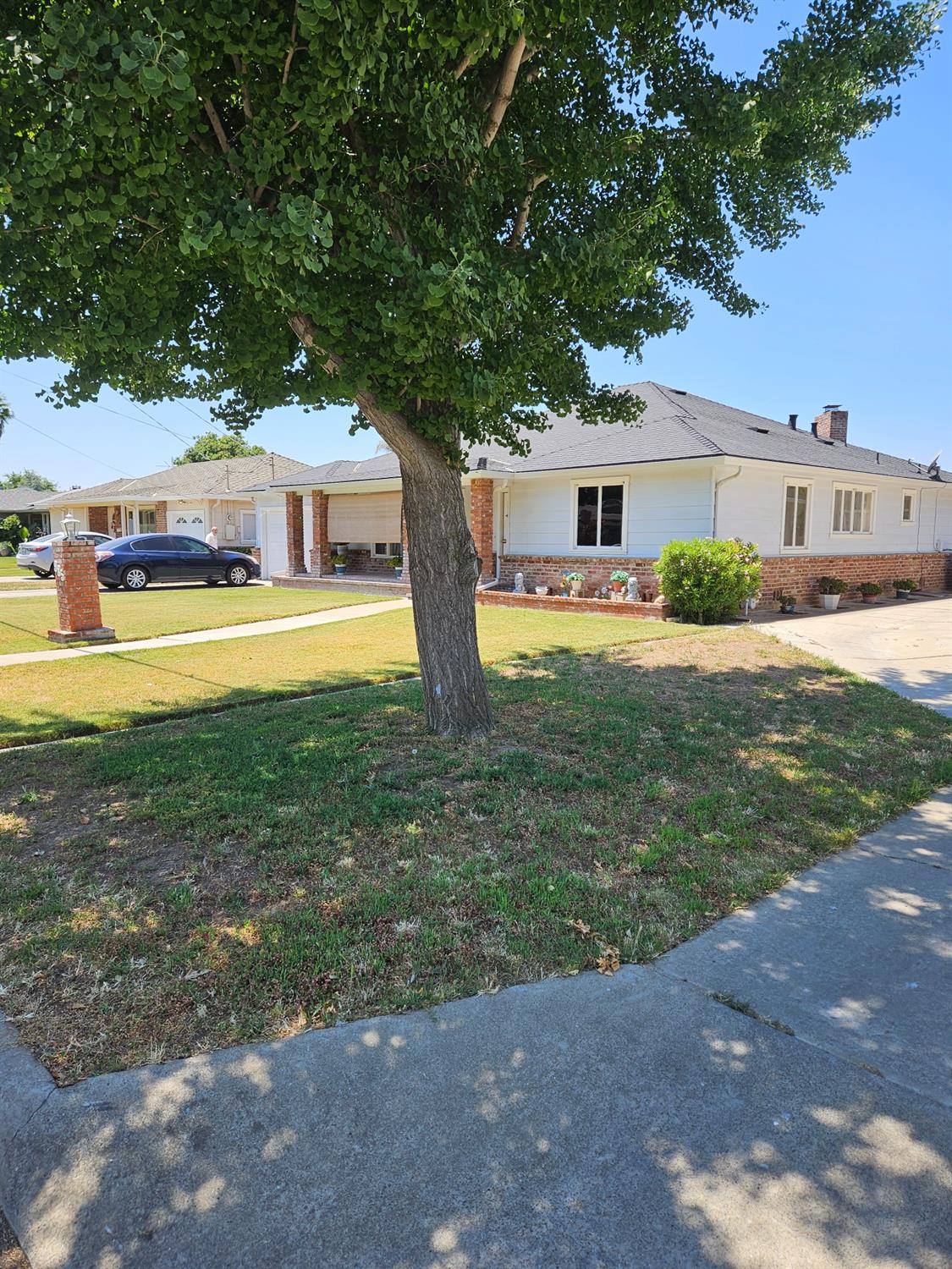 Photo of 985 Grove Ave in Gustine, CA