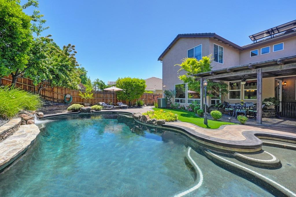 Photo of 6096 Great Basin Dr in Roseville, CA
