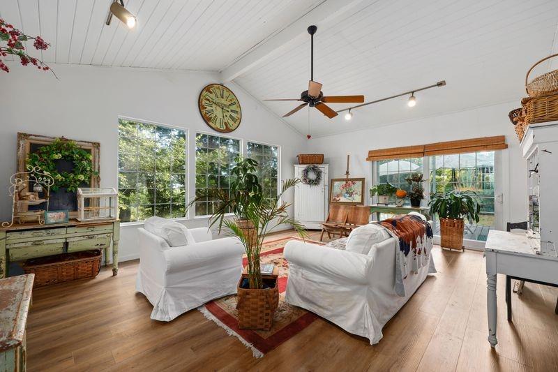 Photo of 987 Clark Tunnel Rd in Penryn, CA