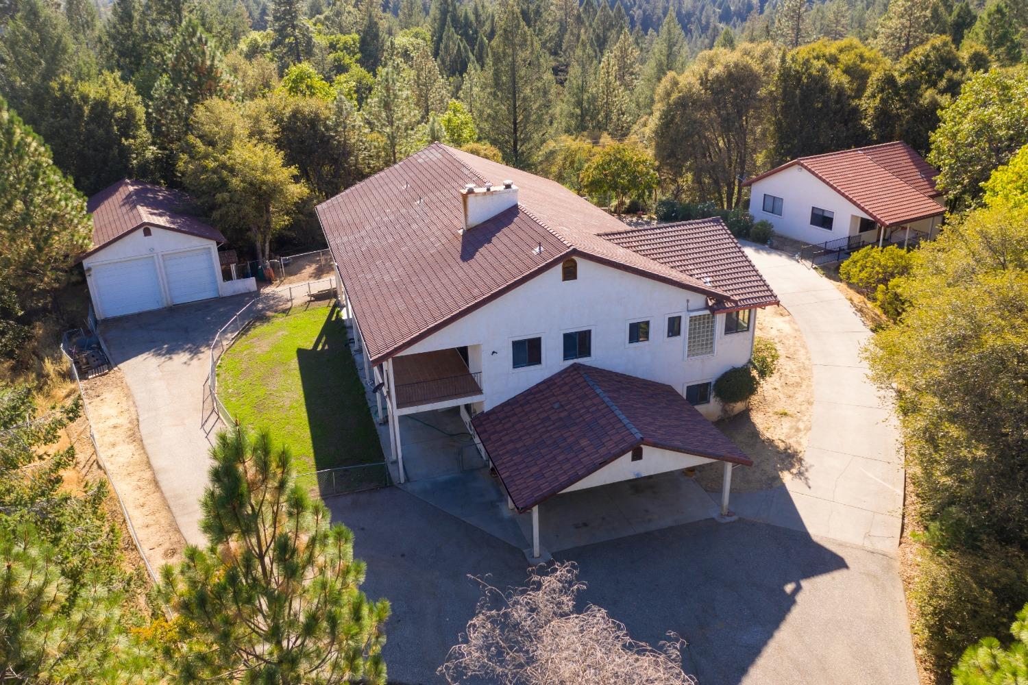 Photo of 22935 Pine Hollow Rd in Colfax, CA