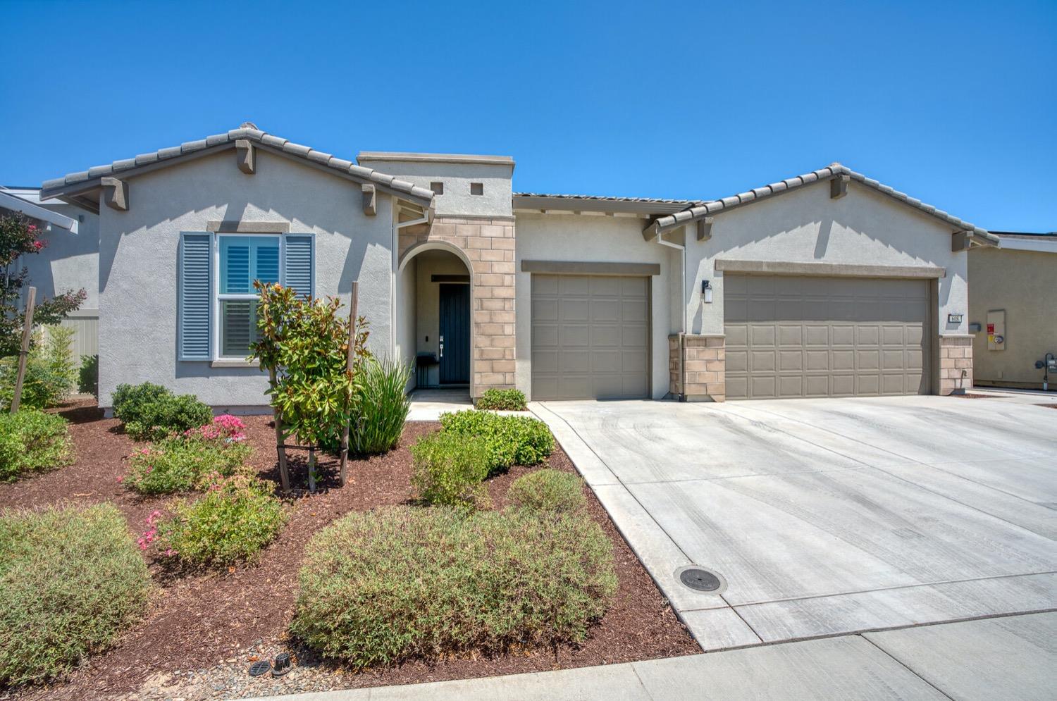 Photo of 608 Voyager Ct in Roseville, CA