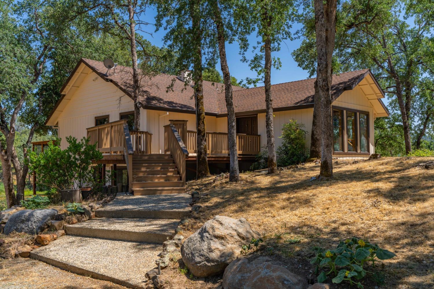 Photo of 8140 Zinfandel Wy in Somerset, CA