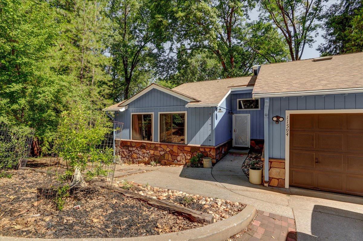 Photo of 11594 Francis Dr in Grass Valley, CA