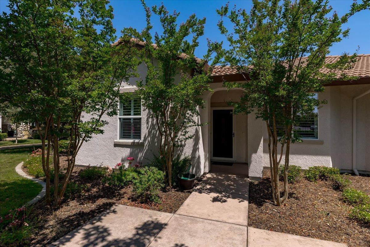 Photo of 5978 Country Manor Pl in Sacramento, CA