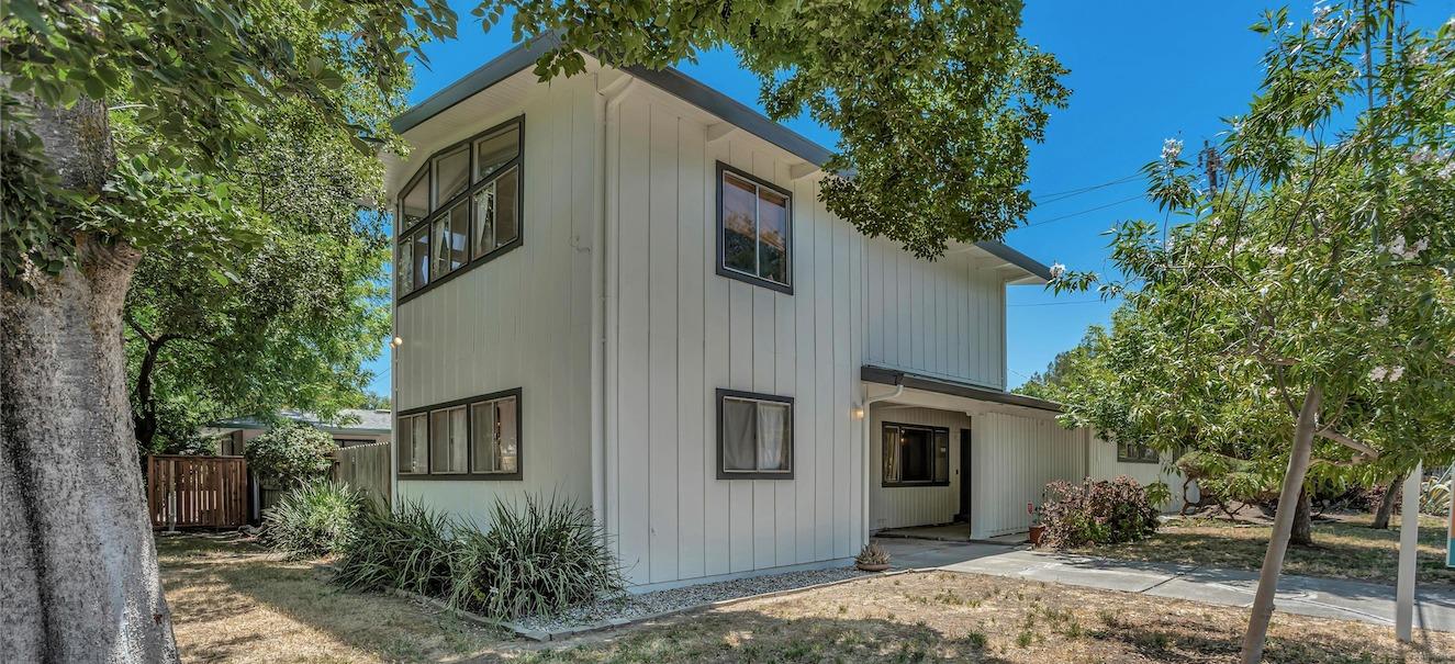 Photo of 916 B St in Davis, CA